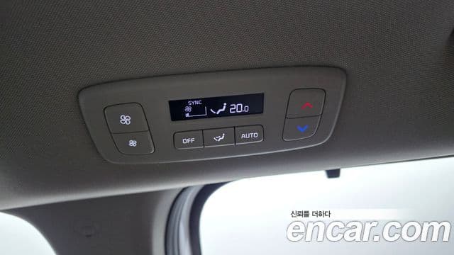Kia Carnival 2023 — Şəkil 28/34