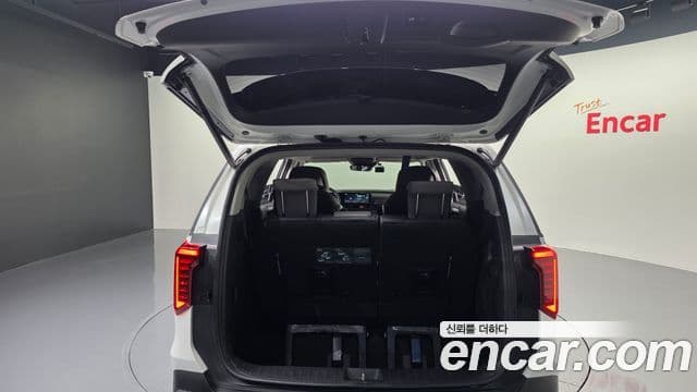 Kia Carnival 2023 — Şəkil 13/34