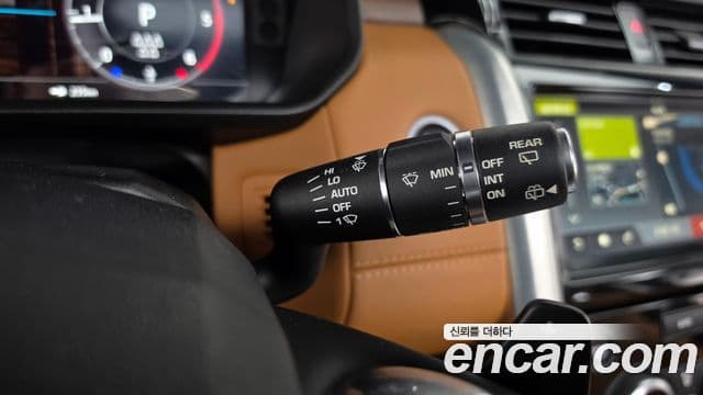 Land Rover Discovery 5 2020 — ფოტო 24/37