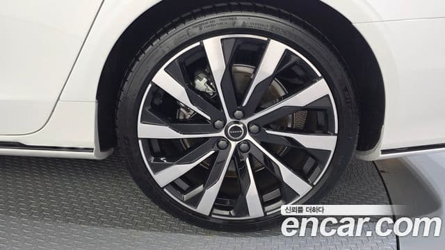 Volvo S90 2025 — Photo 21/40