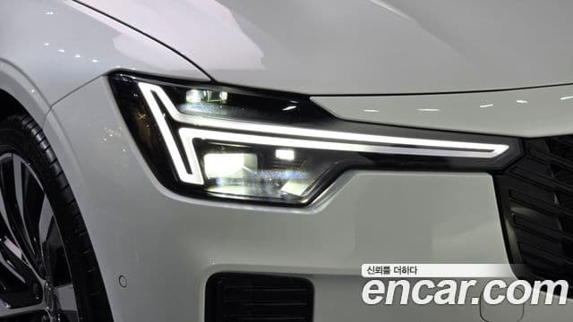 Volvo S90 2025 — Photo 19/40
