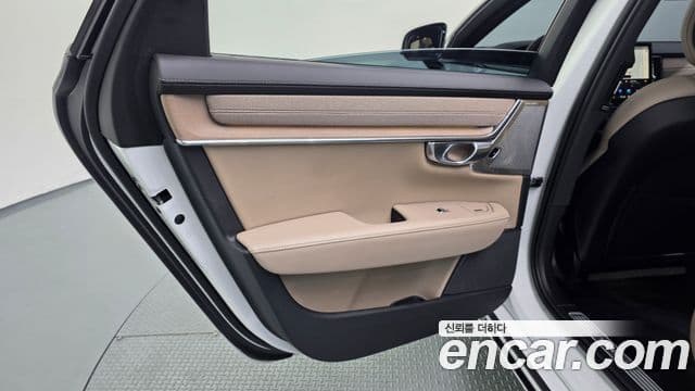 Volvo S90 2025 — Photo 35/40