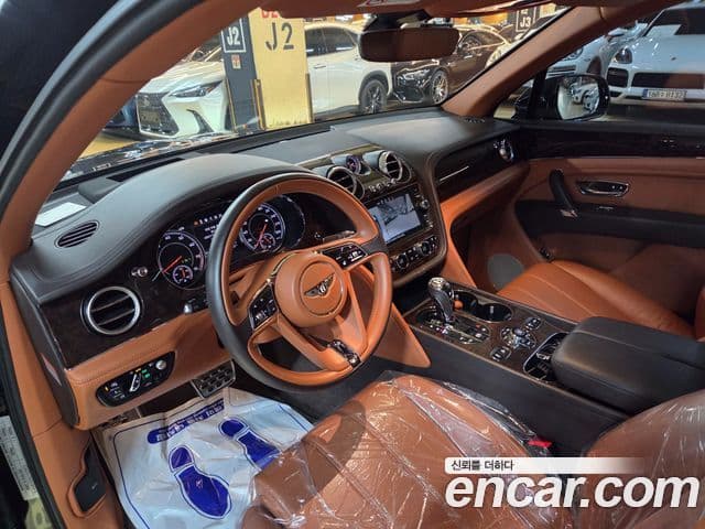 Bentley Bentayga 2020 — Photo 15/20