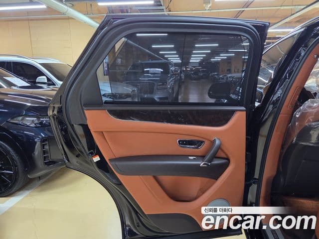 Bentley Bentayga 2020 — Photo 2/20
