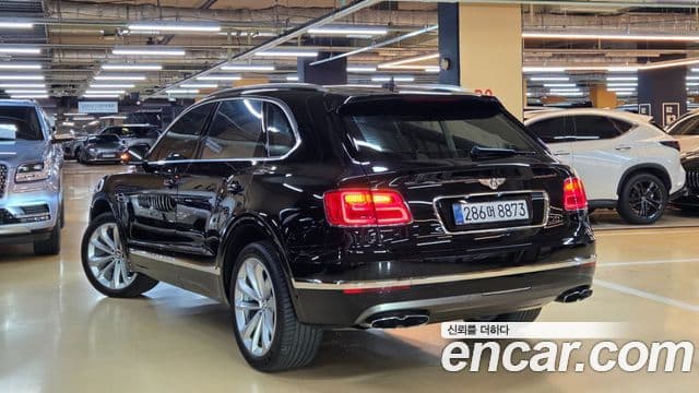 Bentley Bentayga 2020 — Photo 8/20