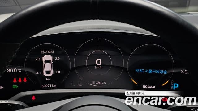 Porsche Taycan 2023 — ფოტო 26/32