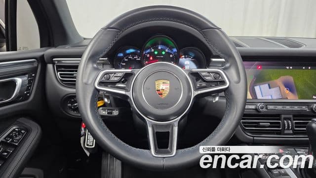 Porsche Macan 2019 — Фото 13/20