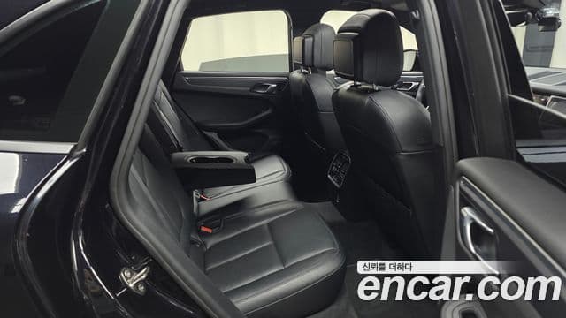 Porsche Macan 2019 — ფოტო 27/32