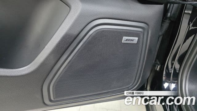 Porsche Macan 2019 — ფოტო 22/32