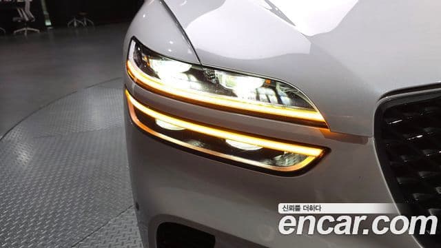 Genesis GV70 2023 — Photo 13/33