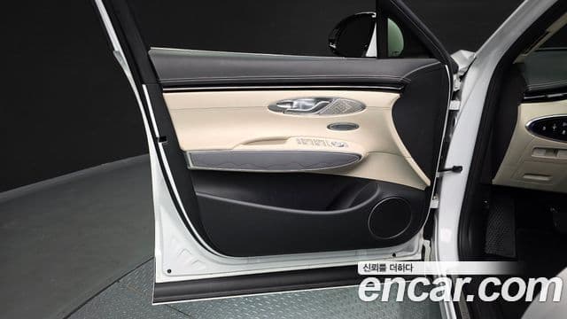 Genesis GV70 2023 — Photo 24/33