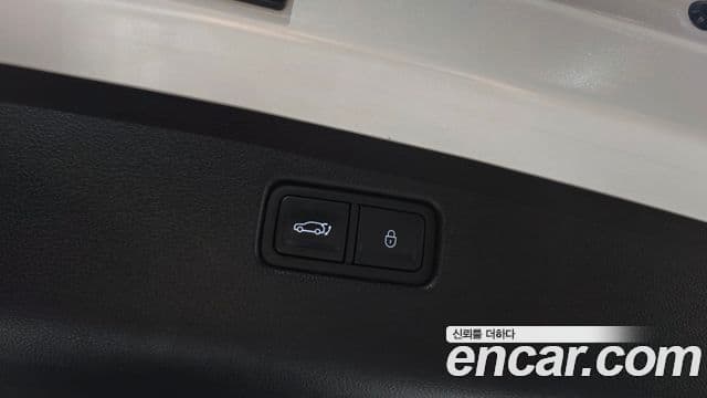 Genesis GV70 2023 — Photo 22/33