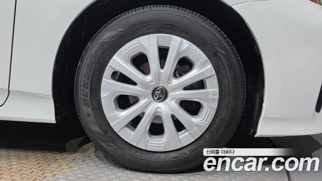 Toyota Prius 2022 — ფოტო 15/33