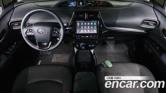 Toyota Prius 2022 — ფოტო 16/33