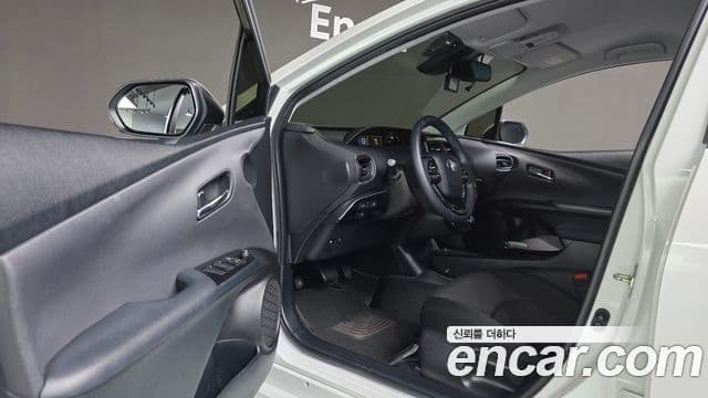 Toyota Prius 2022 — ფოტო 20/33