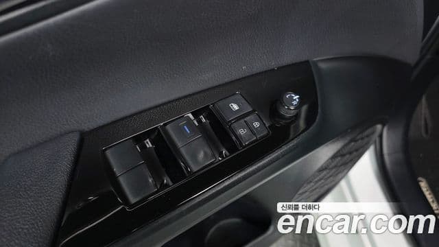 Toyota Prius 2022 — ფოტო 29/33