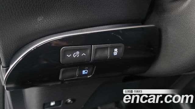 Toyota Prius 2022 — ფოტო 28/33