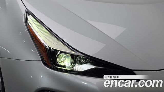 Toyota Prius 2022 — ფოტო 14/33