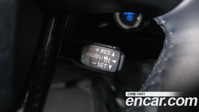 Toyota Prius 2022 — ფოტო 22/33