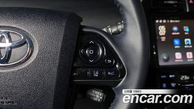 Toyota Prius 2022 — ფოტო 7/33