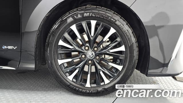 Toyota Alphard 2025 — ფოტო 21/34