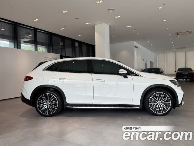 Mercedes-Benz EQE SUV 2024 — ფოტო 18/20