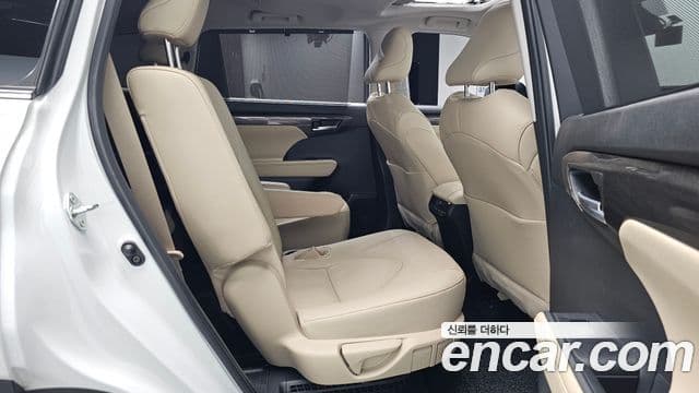 Toyota Highlander 2024 — Фото 12/20
