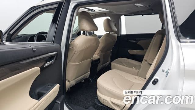 Toyota Highlander 2024 — Фото 13/20
