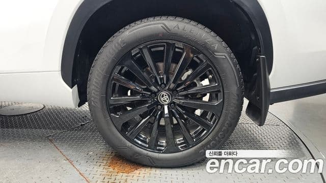Toyota Highlander 2024 — Şəkil 6/35