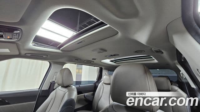 Kia Carnival 2025 — Фото 19/20