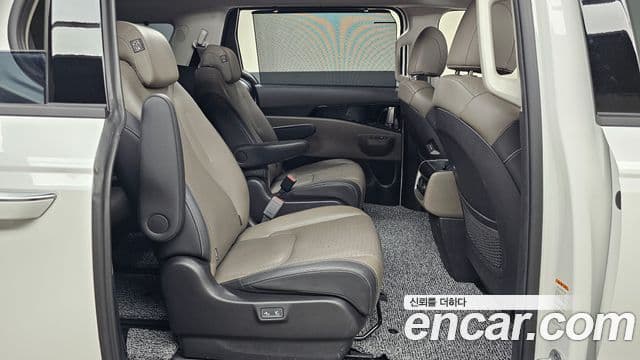 Kia Carnival 2025 — Şəkil 8/35