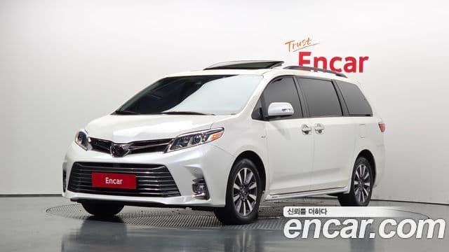 Toyota Sienna 2018 — Фото 1/20