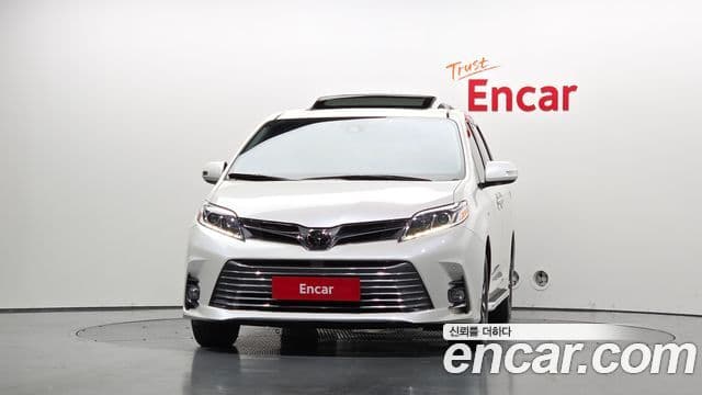 Toyota Sienna 2018 — Фото 3/20
