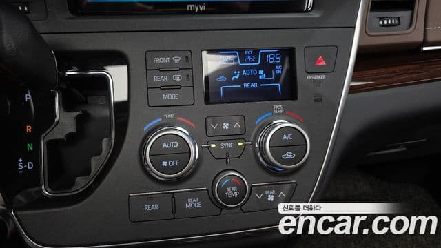 Toyota Sienna 2018 — Фото 18/20
