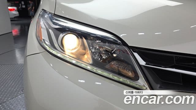 Toyota Sienna 2018 — Şəkil 15/35
