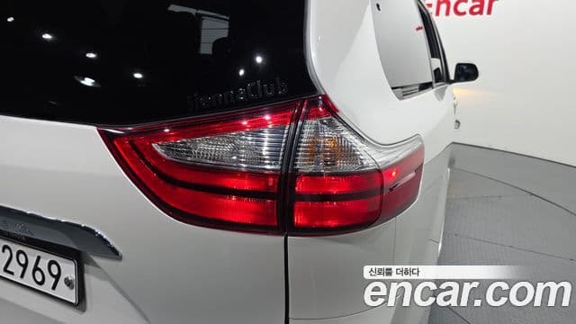 Toyota Sienna 2018 — Şəkil 27/35