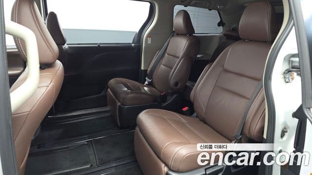 Toyota Sienna 2018 — Şəkil 4/35