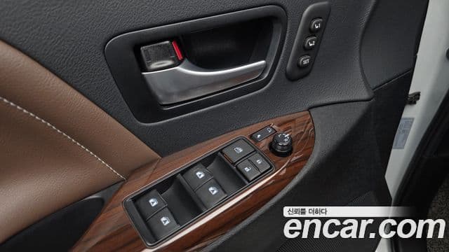 Toyota Sienna 2018 — Şəkil 28/35