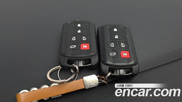 Toyota Sienna 2018 — Şəkil 18/35