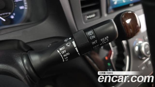 Toyota Sienna 2018 — Şəkil 23/35