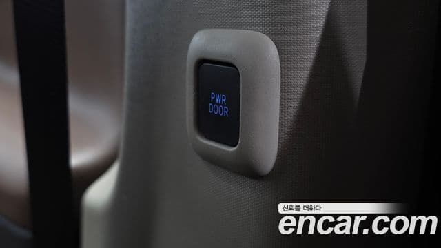 Toyota Sienna 2018 — Şəkil 2/35