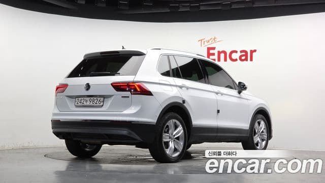 Volkswagen Tiguan 2020 — Şəkil 32/37