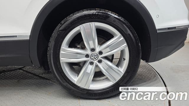 Volkswagen Tiguan 2020 — Şəkil 17/37