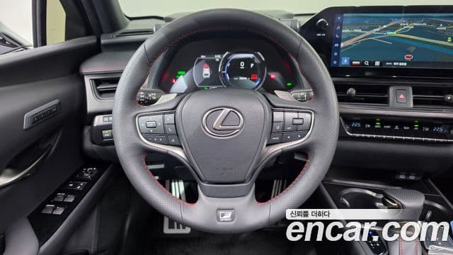 Lexus UX250h 2024 — Фото 13/20