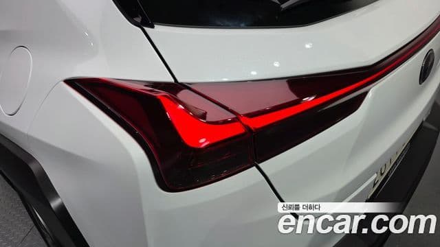 Lexus UX250h 2024 — Şəkil 23/30