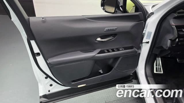 Lexus UX250h 2024 — Photo 10/30