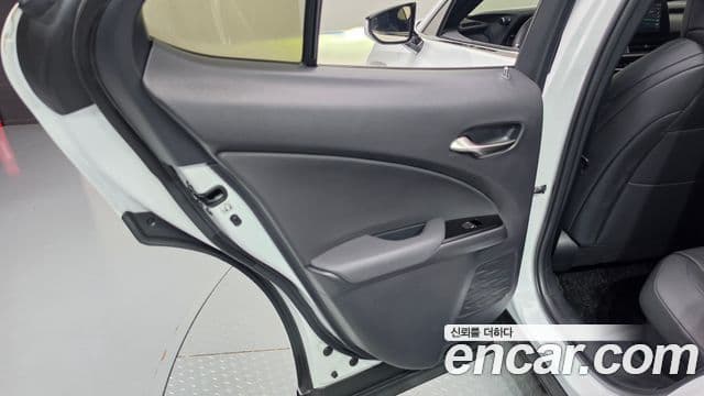 Lexus UX250h 2024 — Şəkil 15/30