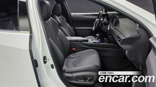 Lexus UX250h 2024 — Photo 16/30