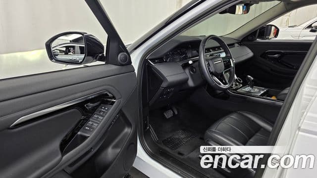 Land Rover Range Rover Evoque 2023 — Фото 10/20