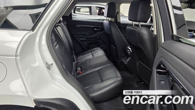 Land Rover Range Rover Evoque 2023 — Фото 12/20